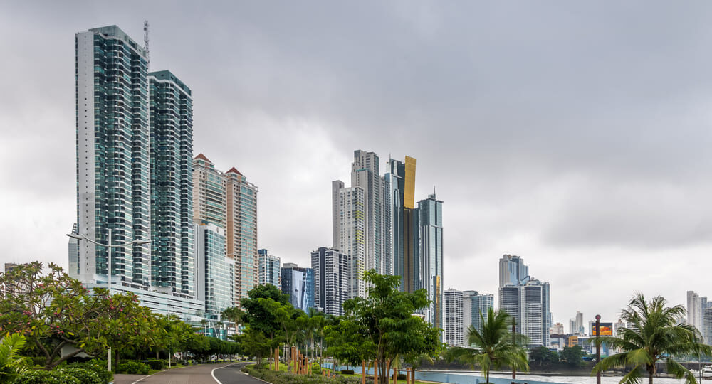 Todo sobre la renovación de placas en Panamá para 2025